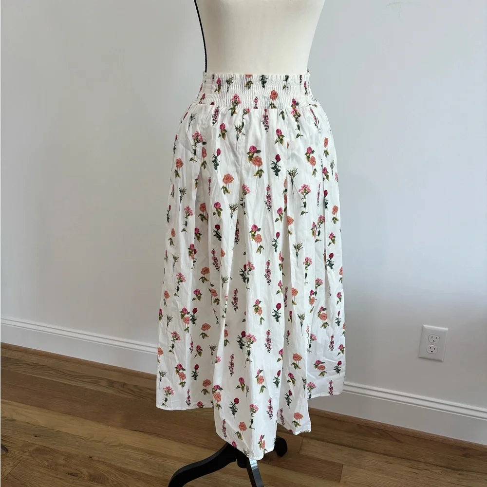 🌸 Buru Floral Smocked Waist Midi Skirt 🌸

Size: XS (Extra Small)
Brand: Buru - Picture 2 of 11